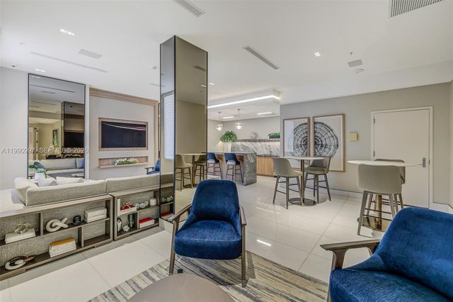 888 Brickell Key Dr 807, Miami, FL 33131