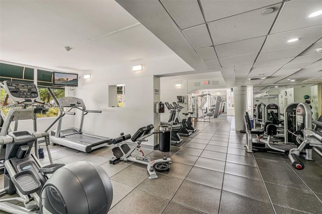 888 Brickell Key Dr 807, Miami, FL 33131