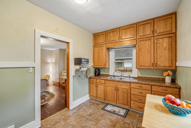 2714 Moyer Street, Des Moines, IA 50310