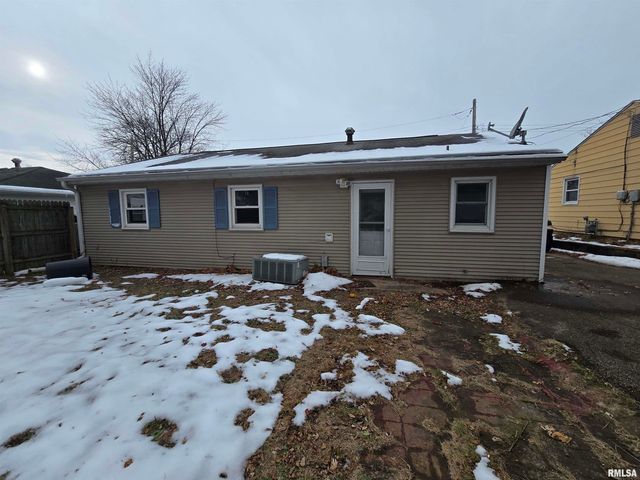 1114 N 15TH Street, Pekin, IL 61554