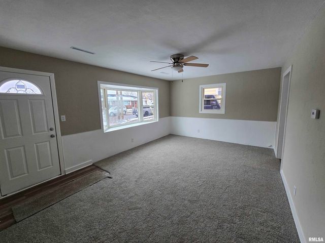 1114 N 15TH Street, Pekin, IL 61554