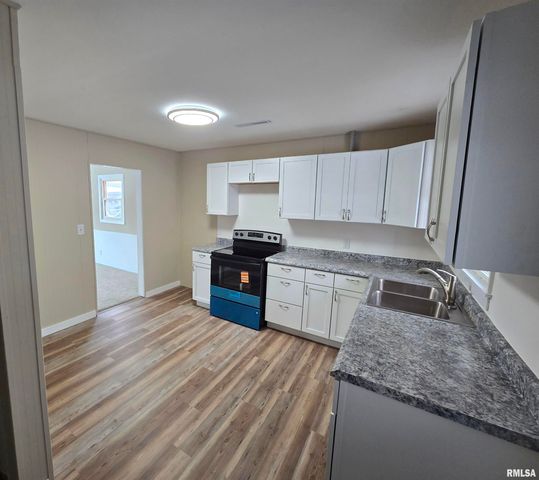 1114 N 15TH Street, Pekin, IL 61554