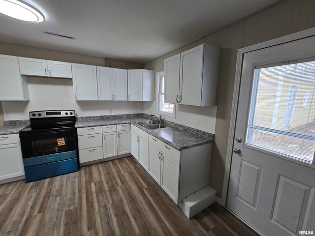 1114 N 15TH Street, Pekin, IL 61554