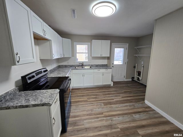 1114 N 15TH Street, Pekin, IL 61554