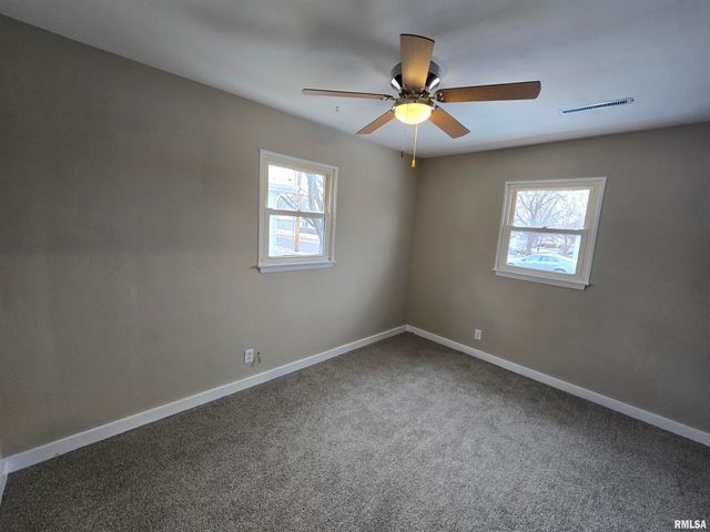 1114 N 15TH Street, Pekin, IL 61554