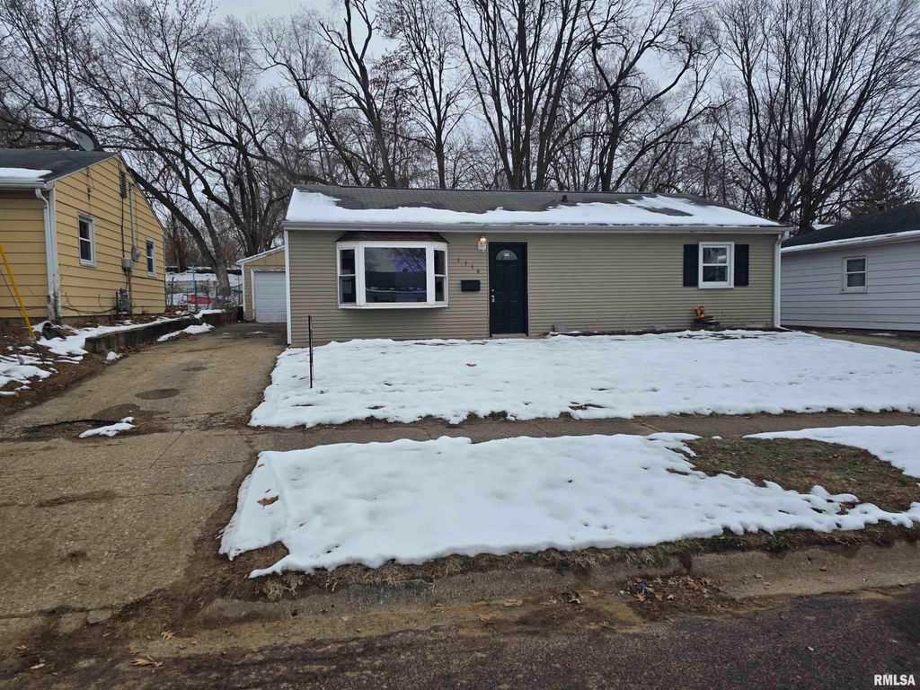 1114 N 15TH Street, Pekin, IL 61554
