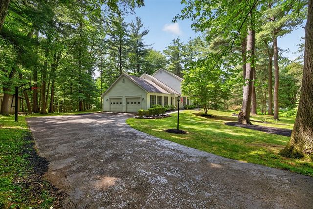 9 Lily Pond Lane, Perinton, NY 14534