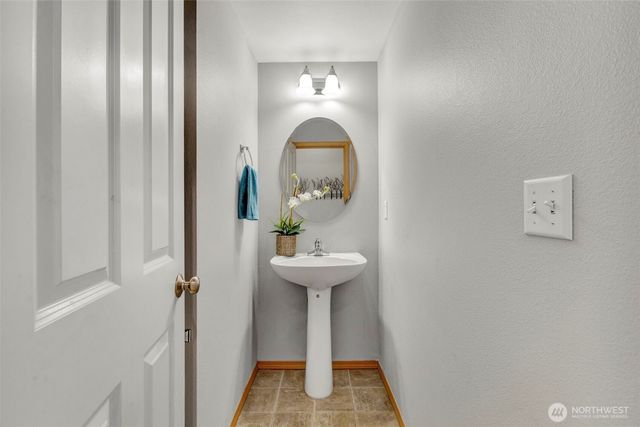 6219 Park St E, Fife, WA 98424