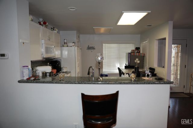 4825 Shadow Stone Street, Bakersfield, CA 93313