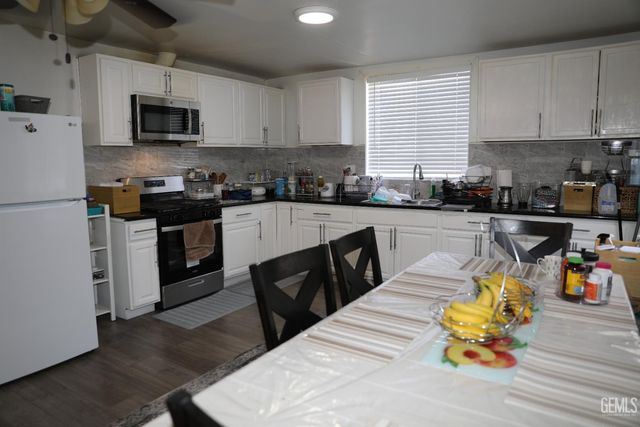 4825 Shadow Stone Street, Bakersfield, CA 93313