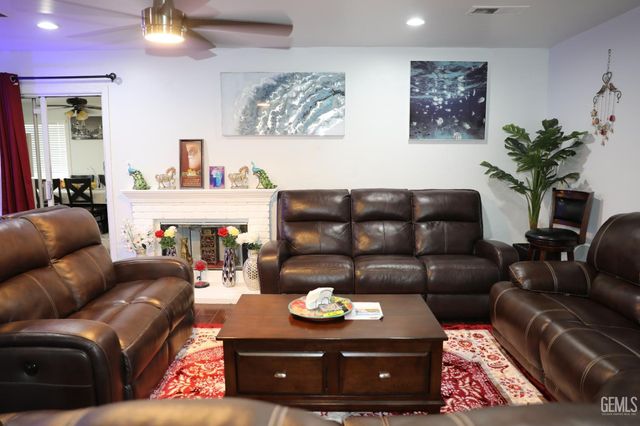 4825 Shadow Stone Street, Bakersfield, CA 93313