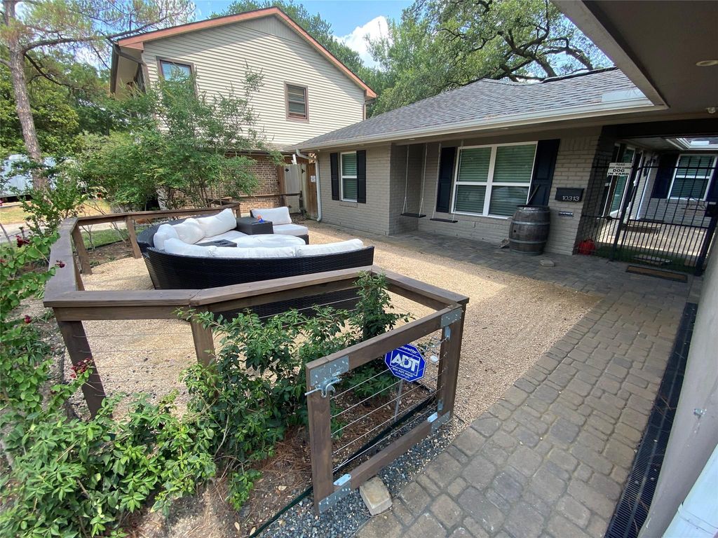 10313 Shadow Oaks Dr Drive, Houston, TX 77043