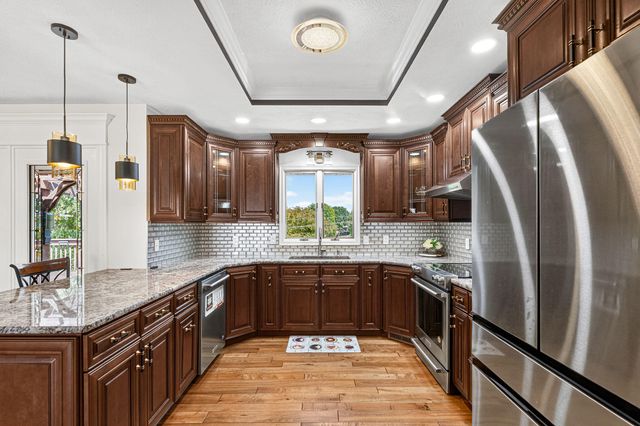 1854 S Oakmont Avenue, Springfield, MO 65809