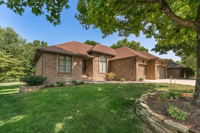 1854 S Oakmont Avenue, Springfield, MO 65809