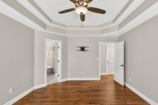 1854 S Oakmont Avenue, Springfield, MO 65809