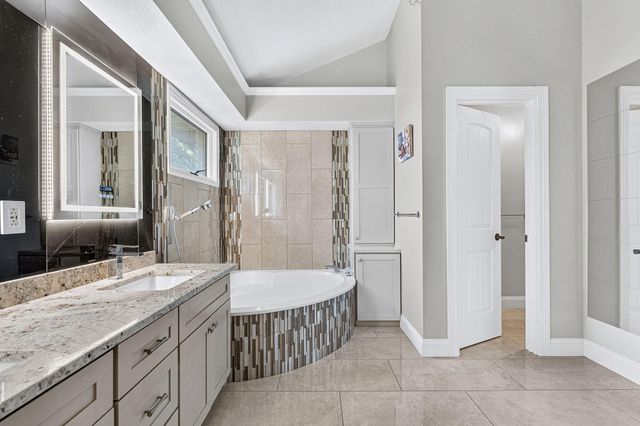 1854 S Oakmont Avenue, Springfield, MO 65809