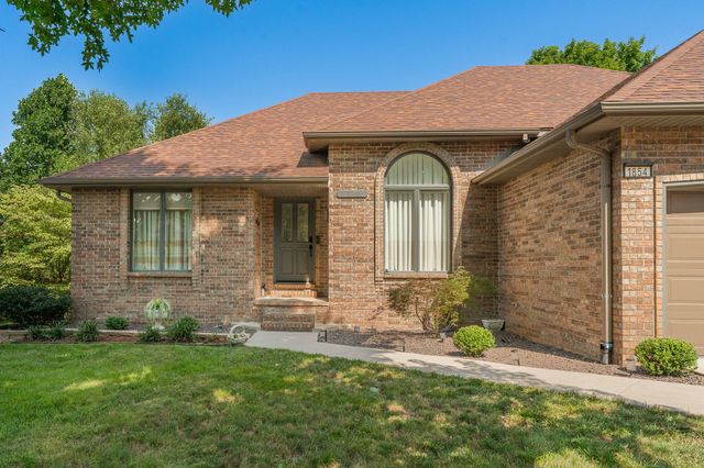 1854 S Oakmont Avenue, Springfield, MO 65809
