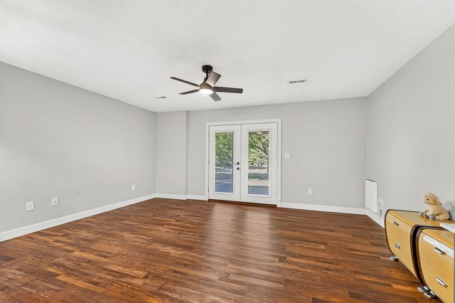 1854 S Oakmont Avenue, Springfield, MO 65809