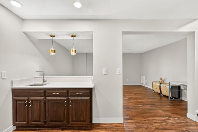 1854 S Oakmont Avenue, Springfield, MO 65809