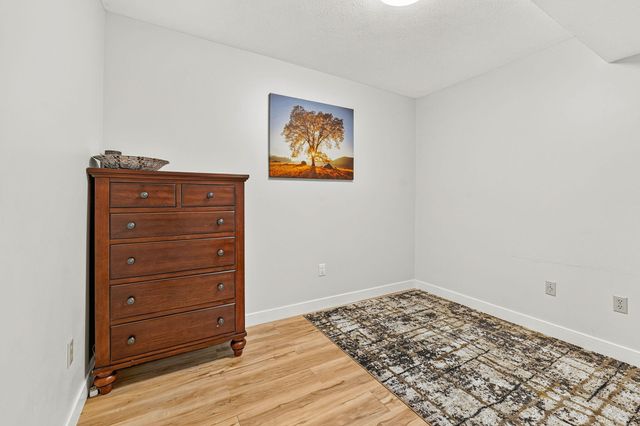 1854 S Oakmont Avenue, Springfield, MO 65809