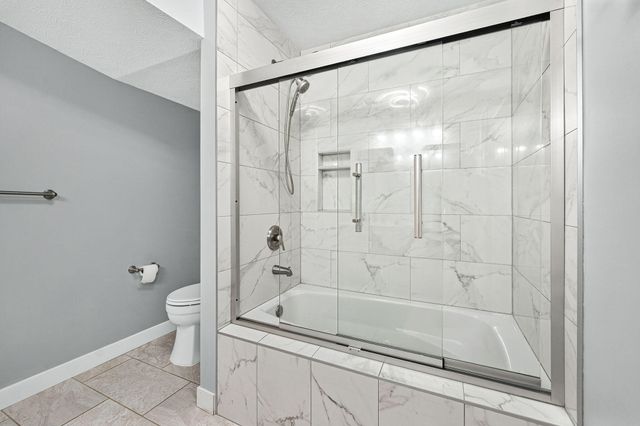 1854 S Oakmont Avenue, Springfield, MO 65809