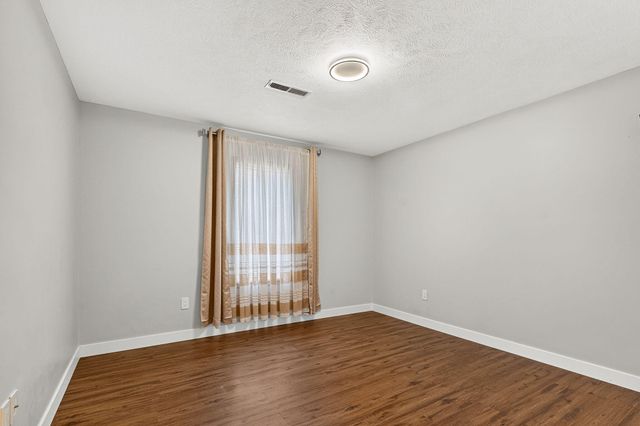 1854 S Oakmont Avenue, Springfield, MO 65809