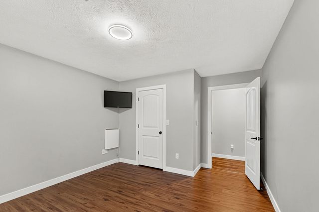 1854 S Oakmont Avenue, Springfield, MO 65809