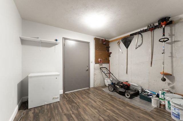 1854 S Oakmont Avenue, Springfield, MO 65809