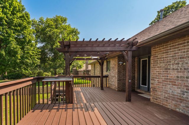 1854 S Oakmont Avenue, Springfield, MO 65809