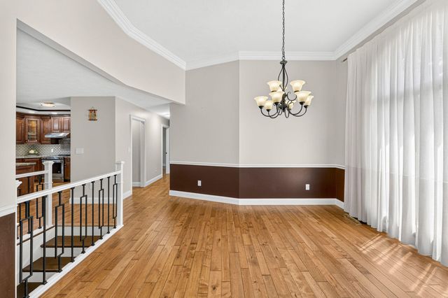 1854 S Oakmont Avenue, Springfield, MO 65809