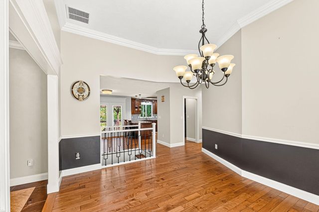 1854 S Oakmont Avenue, Springfield, MO 65809