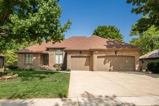 1854 S Oakmont Avenue, Springfield, MO 65809