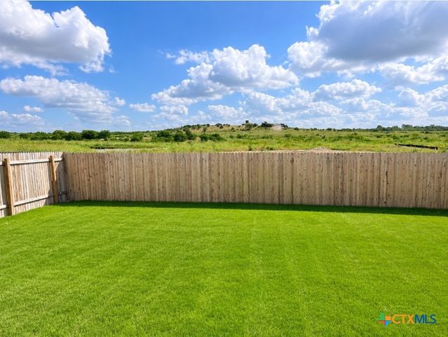531 Paris Street, Maxwell, TX 78656