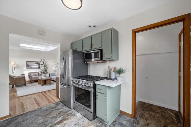 W166N8430 Dardis AVENUE, Menomonee Falls, WI 53051