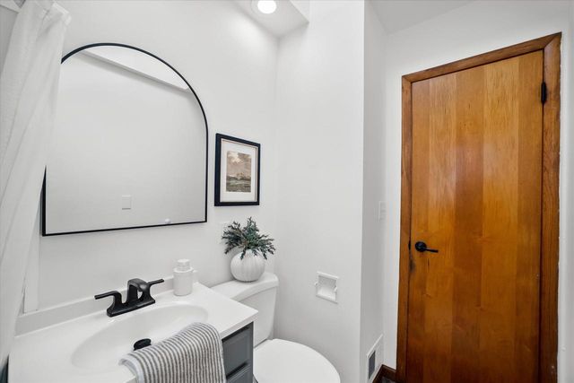 W166N8430 Dardis AVENUE, Menomonee Falls, WI 53051