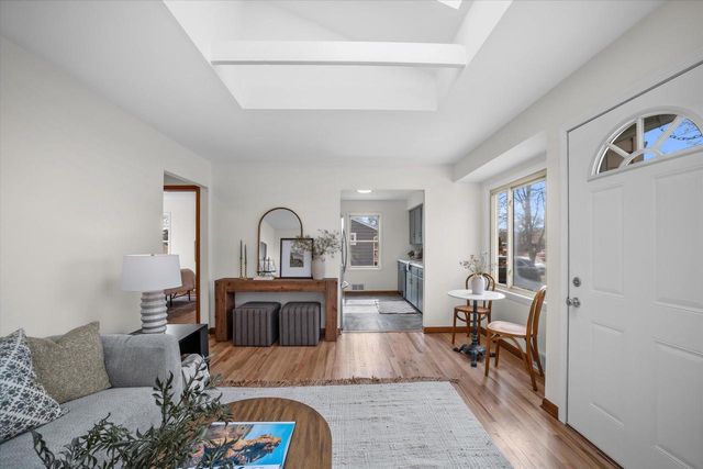 W166N8430 Dardis AVENUE, Menomonee Falls, WI 53051