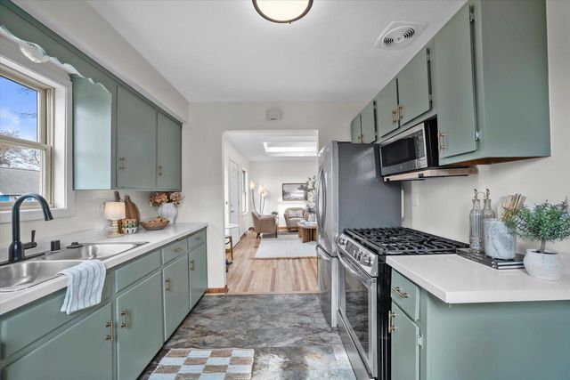 W166N8430 Dardis AVENUE, Menomonee Falls, WI 53051