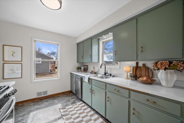 W166N8430 Dardis AVENUE, Menomonee Falls, WI 53051