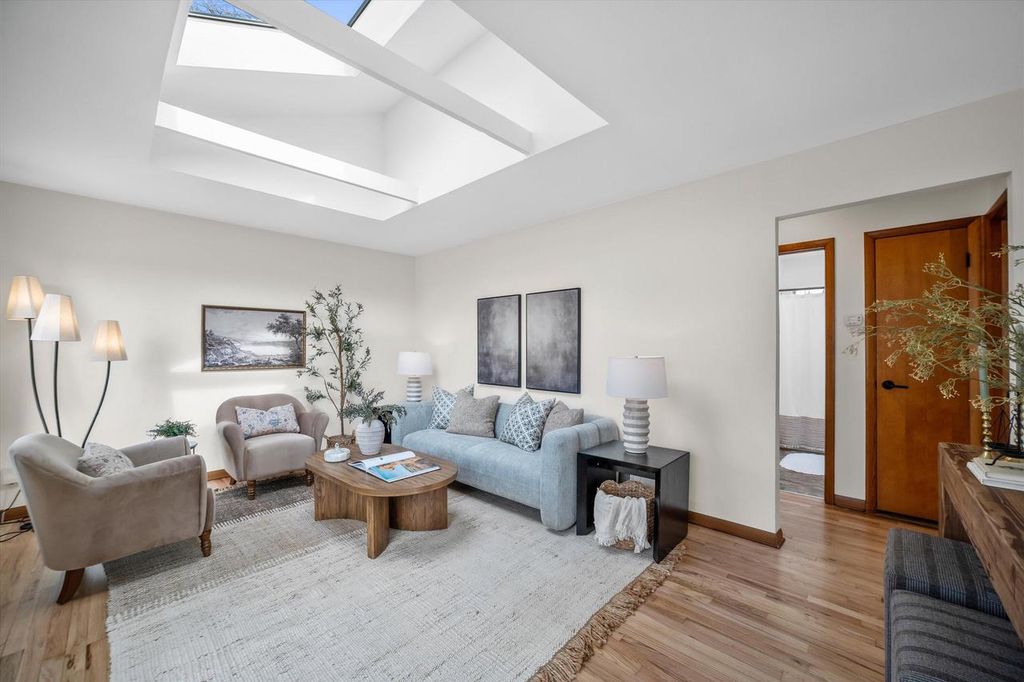 W166N8430 Dardis AVENUE, Menomonee Falls, WI 53051