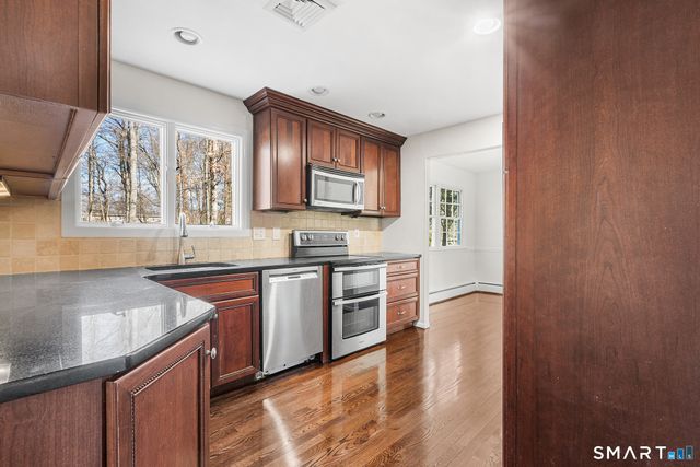 8 Woodlawn Drive, Bethel, CT 06801