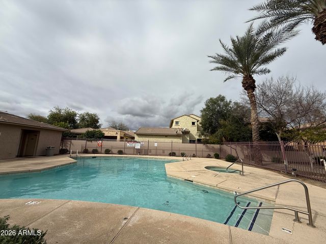 7267 W PALMAIRE Avenue, Glendale, AZ 85303