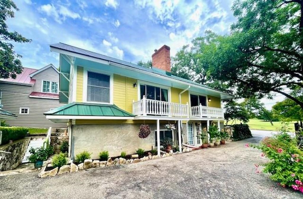 705 E 38th ST B, Austin, TX 78705