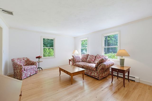 164 Granite St, Medfield, MA 02052