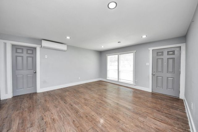 5738 Kenilwood Drive, Houston, TX 77033