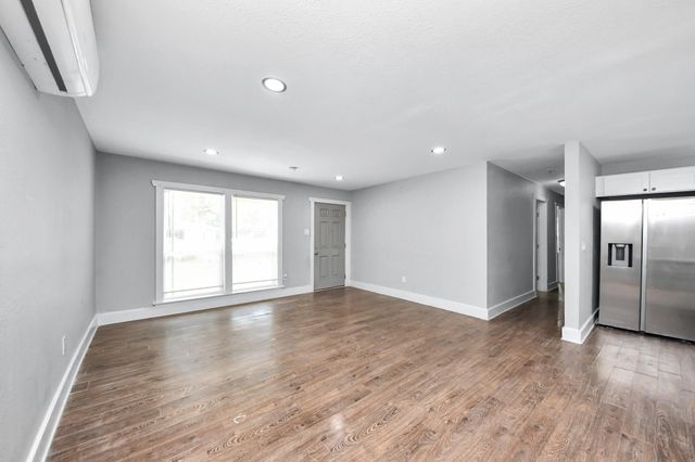 5738 Kenilwood Drive, Houston, TX 77033