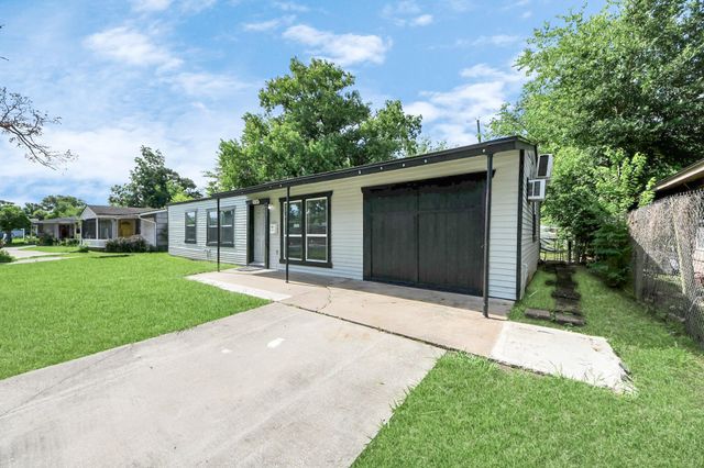 5738 Kenilwood Drive, Houston, TX 77033