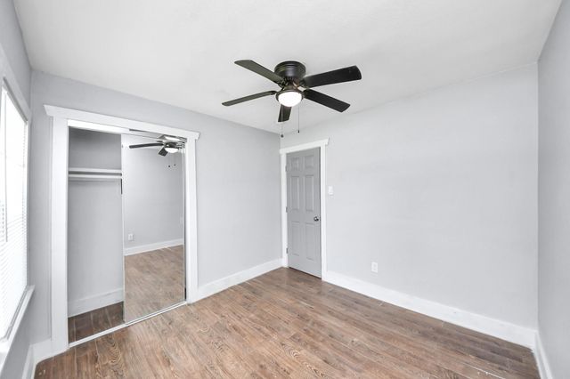 5738 Kenilwood Drive, Houston, TX 77033