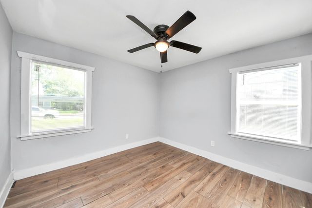 5738 Kenilwood Drive, Houston, TX 77033