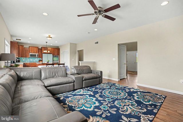 312 BRADDOCK DR, Etters, PA 17319