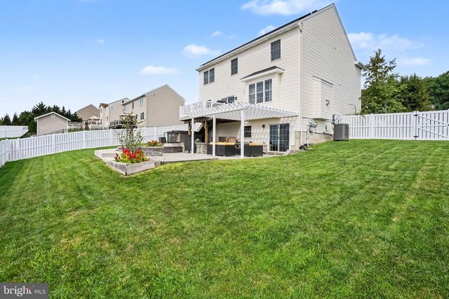 312 BRADDOCK DR, Etters, PA 17319